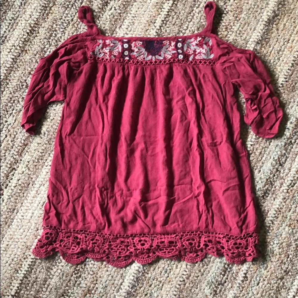 Open shoulder shirt